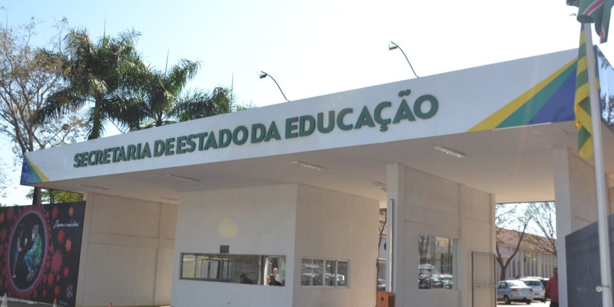 Governo de Goiás atualiza carreira dos servidores administrativos efetivos da Educação estadual