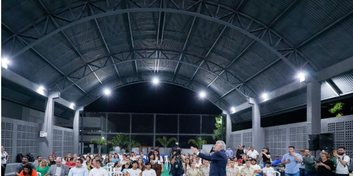 Em Goiás, governador Ronaldo Caiado inaugura quadra esportiva do Lyceu de Goyaz Professor Alcide Jubé