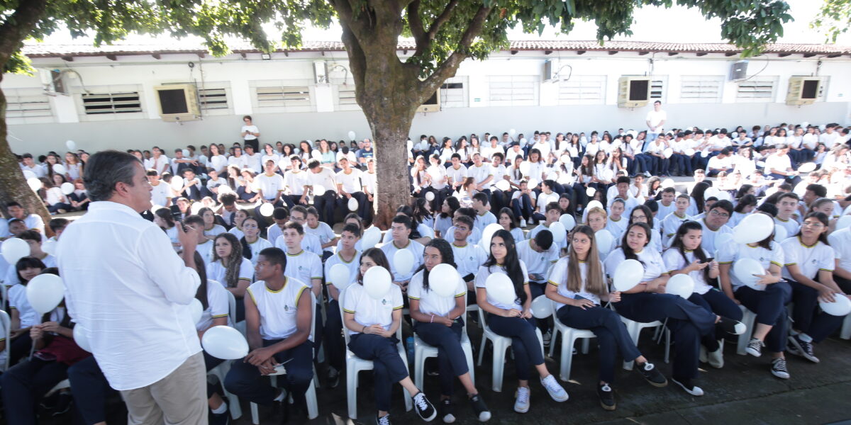 Estudantes da rede estadual de Goiás participam de ações no dia ‘D’ da Campanha Paz nas Escolas