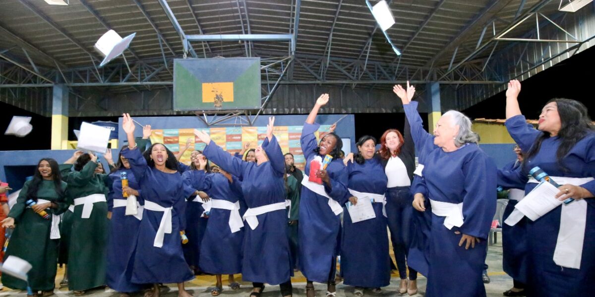 Programa Mulheres Mil forma primeira turma de Corte e Costura em Abadia de Goiás