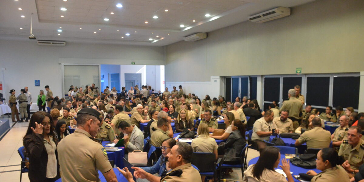 Secretaria da Educação reúne comandantes de ensino e gestores pedagógicos dos colégios militares em encontro formativo