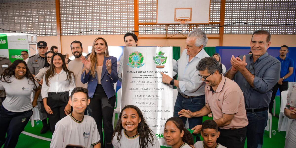 Caiado entrega escola padrão século XXI em Goianira