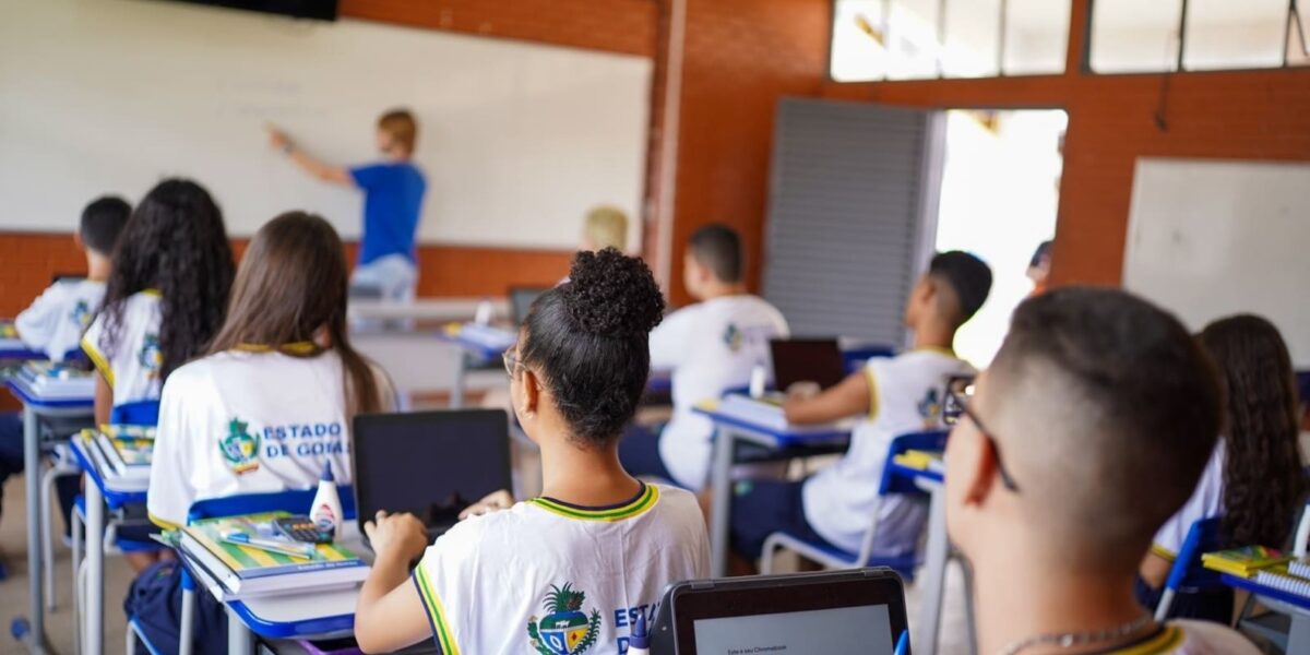 Governo de Goiás oferece curso de formação de professores para uso dos Chromebooks nas salas de aula da rede estadual de Educação