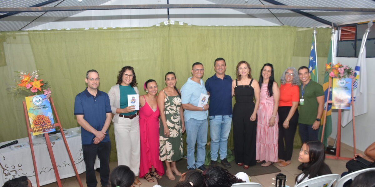 Alunos do Cepi Parque Santa Cruz lançam coletânea de poesia ‘O que é o amor’