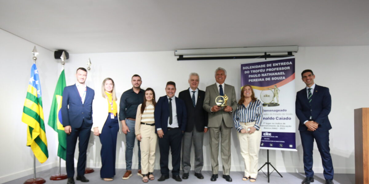 Governador Ronaldo Caiado recebe troféu em Brasília pela conquista do 1º lugar no Ideb