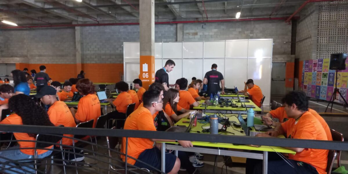 Estudantes da rede estadual se destacam em Olimpíada de IA Aplicada na Campus Party 2024