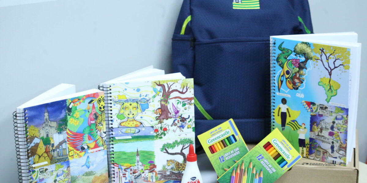 Governo de Goiás entrega 560 mil kits escolares para estudantes da rede pública estadual