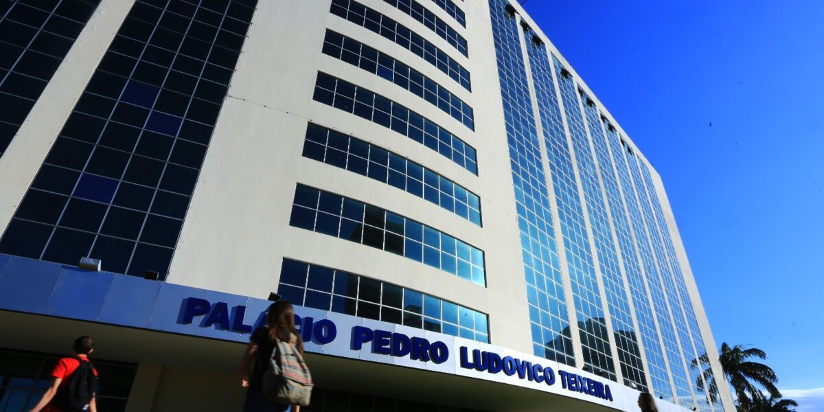Governador sanciona reajustes e reestruturação de carreiras no valor de R$ 1,1 bilhão