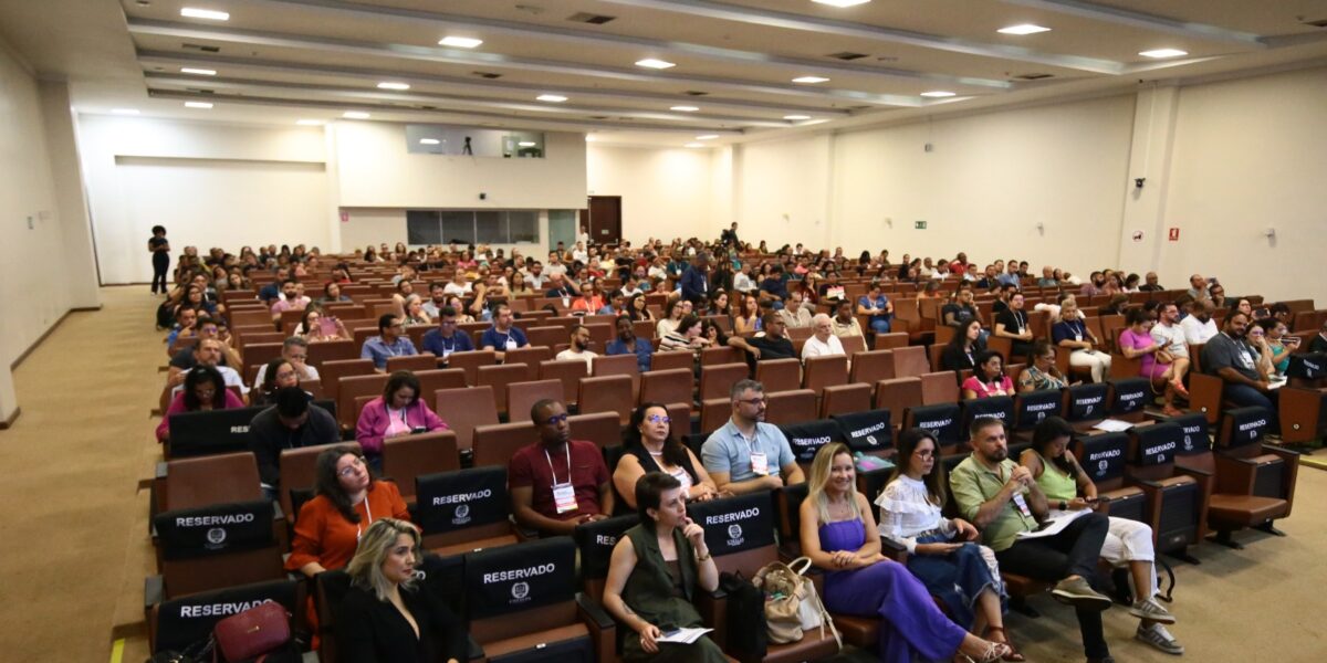 Formação para professores de Matemática e Língua Portuguesa entra em seu terceiro dia, em Goiânia