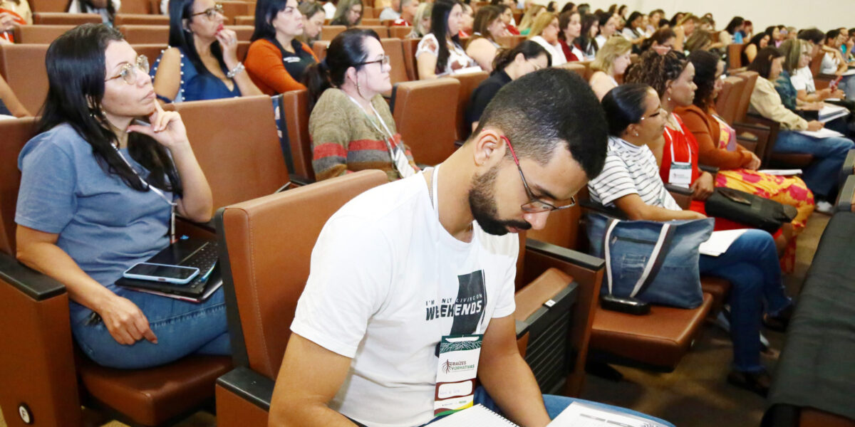 Seduc/GO promove encontro formativo para professores de Matemática e Língua Portuguesa da rede estadual de ensino