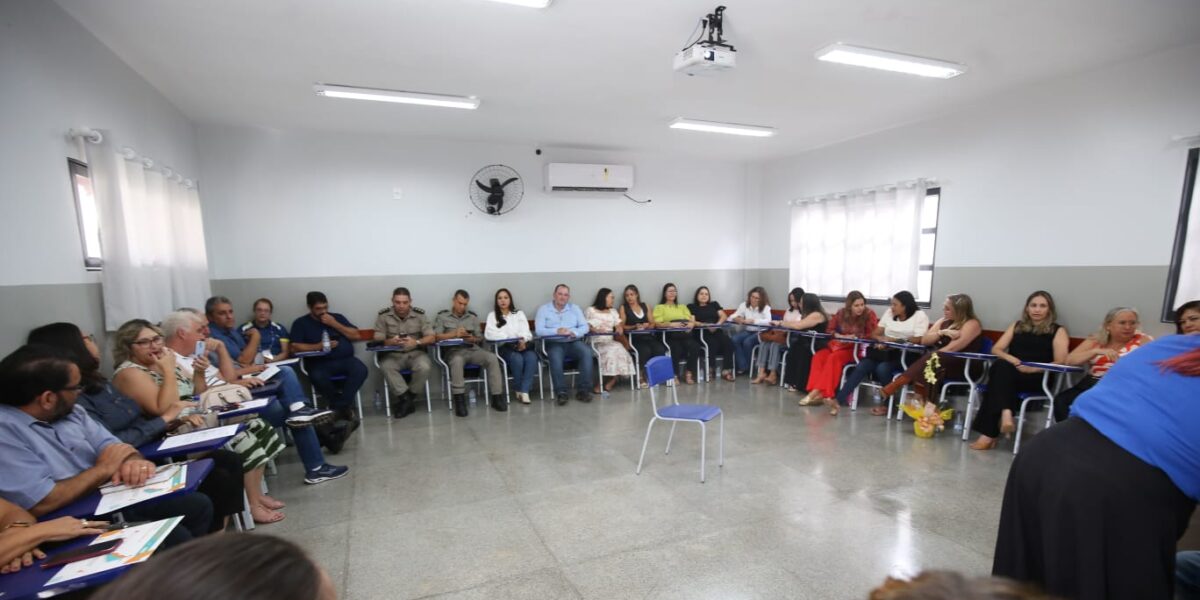 Secretaria da Educação realiza Pactuação de Metas com gestores escolares, em Goianésia