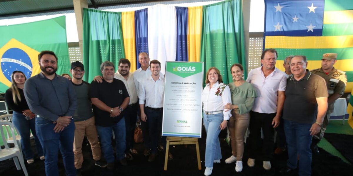 Secretária de Educação inaugura quadra esportiva e anuncia R$ 2 milhões para reforma do Cepi Sylvio de Mello, em Morrinhos