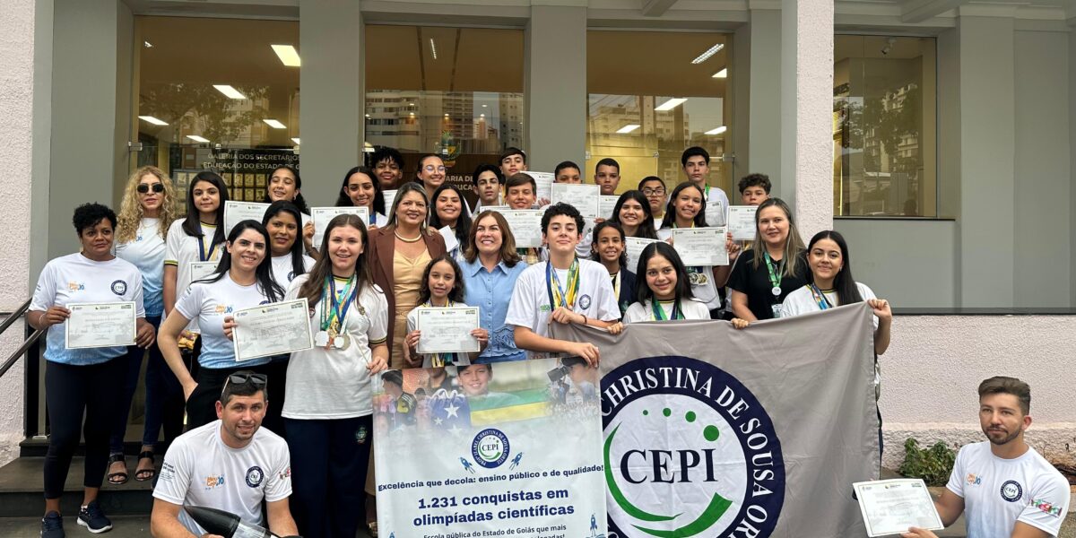 Estudantes premiados visitam Seduc Goiás