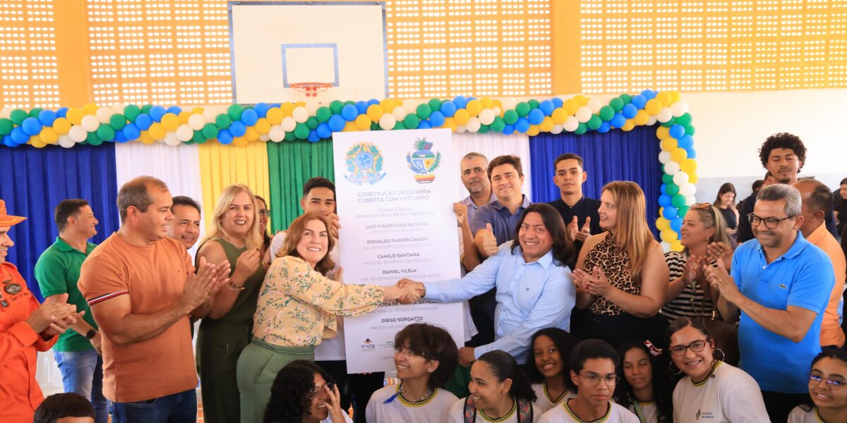 Em Luziânia, Governo de Goiás entrega quadra esportiva e anuncia reforma e ampliação do Colégio Delfino Oclécio