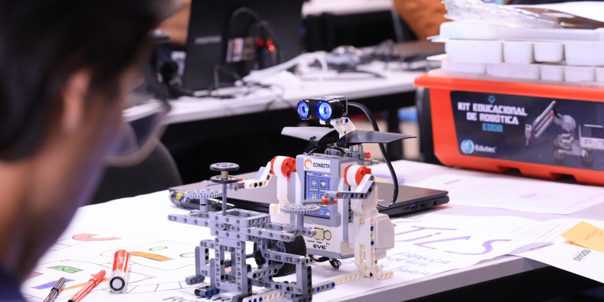 Encontro de Boas Práticas em Robótica Educacional movimenta professores de Cepis