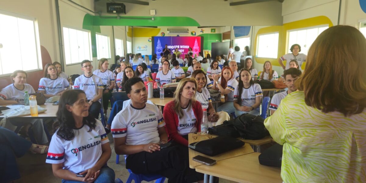 Professores selecionados para intercâmbio do programa GO English passam por capacitação