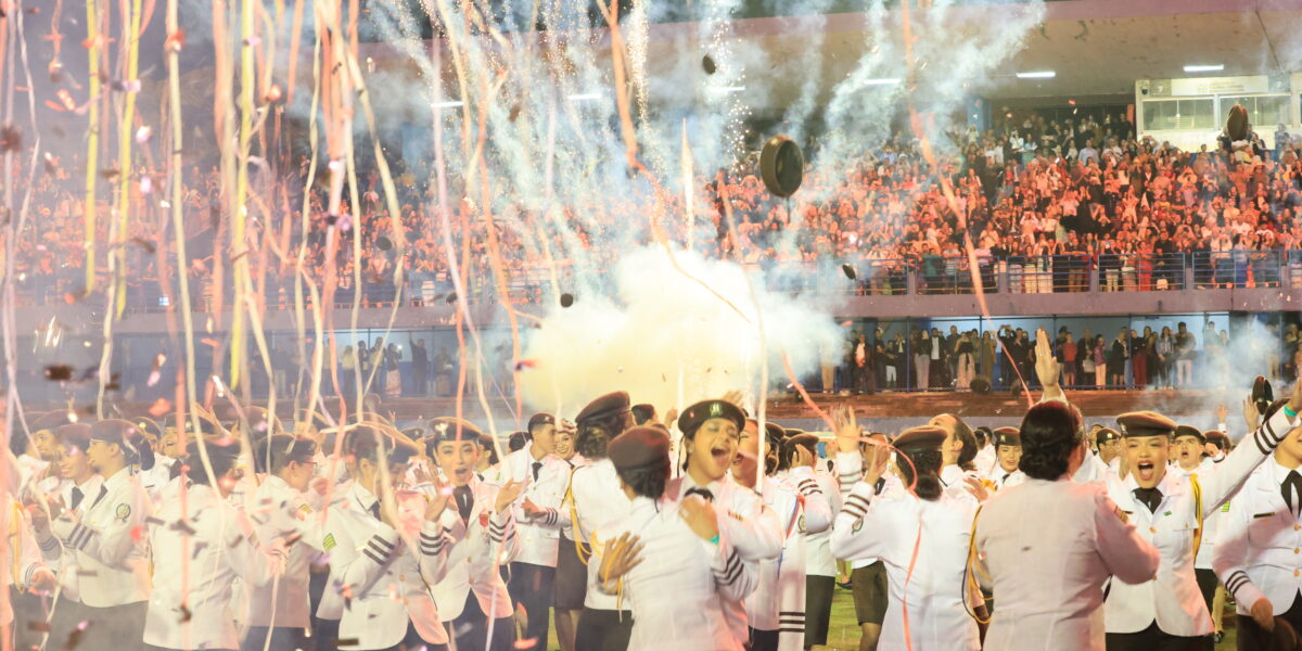 Secretária da Educação de Goiás participa de formatura dos CEPMGs de Anápolis