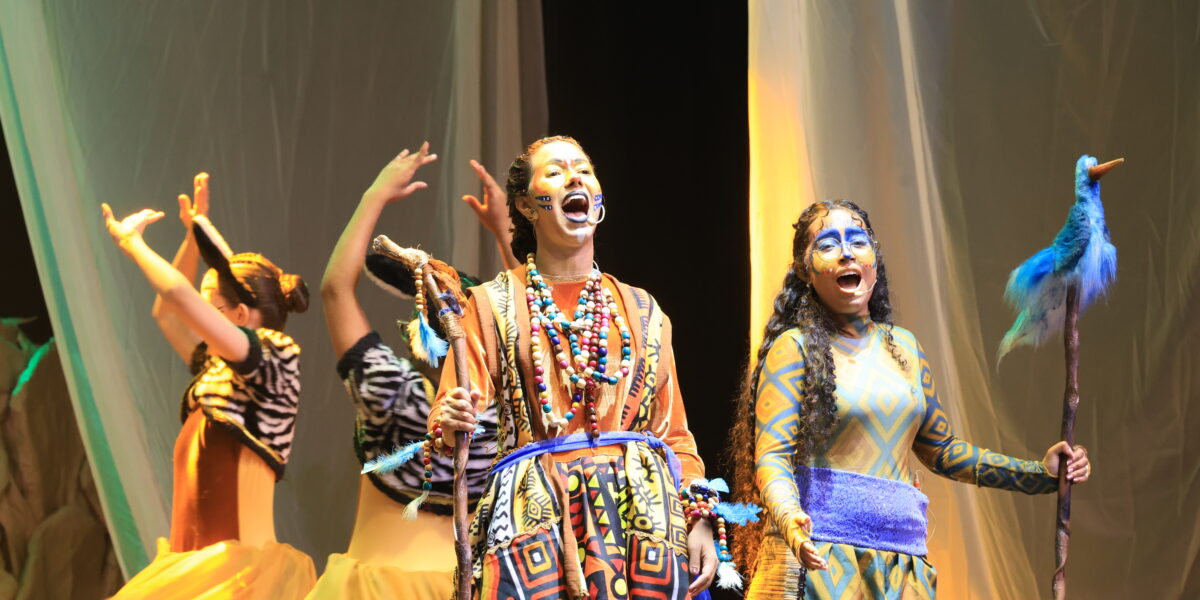 Musical ‘O Rei Leão’, apresentado pelo CEPMG Madre Germana, encantou o público pela qualidade do elenco, figurinos, cenários e trilha sonora