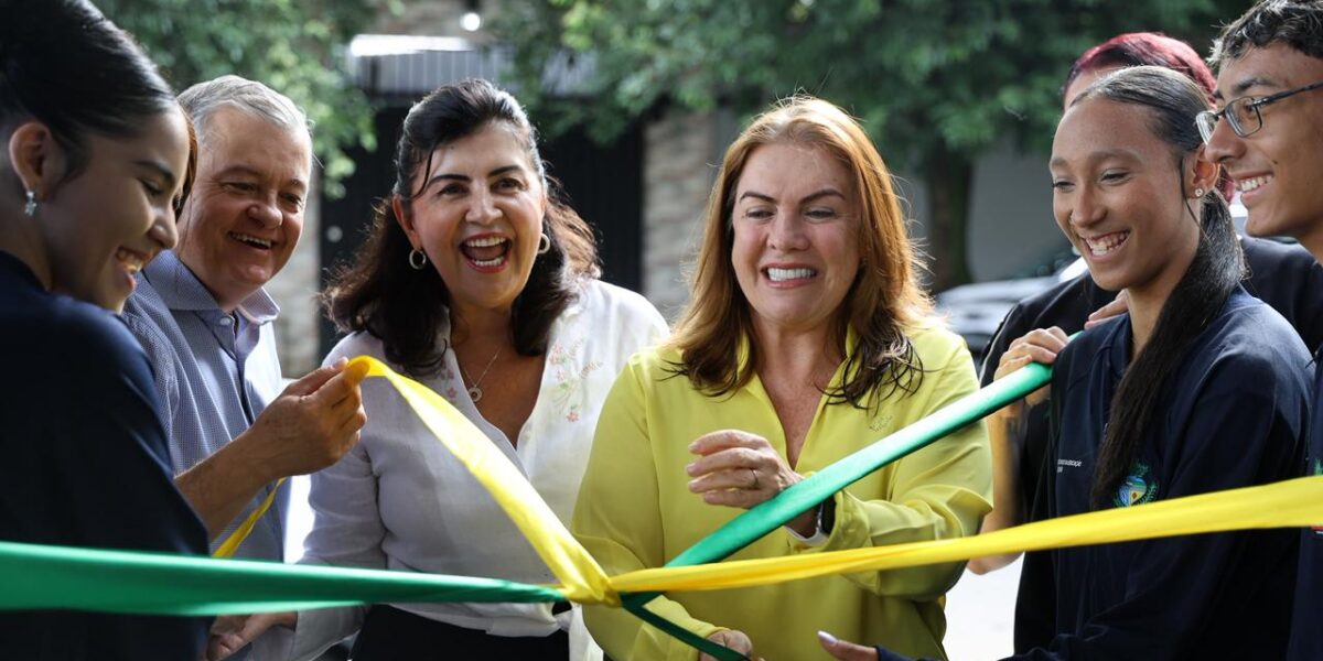 Governo de Goiás inaugura reforma do Colégio Estadual Murilo Braga e entrega cartões do Bolsa Estudo a estudantes