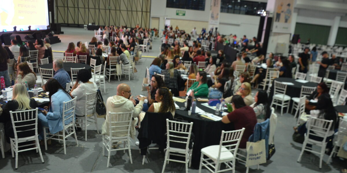 Encontro formativo reúne, em Goiânia, tutores educacionais e assessores pedagógicos da rede estadual de ensino