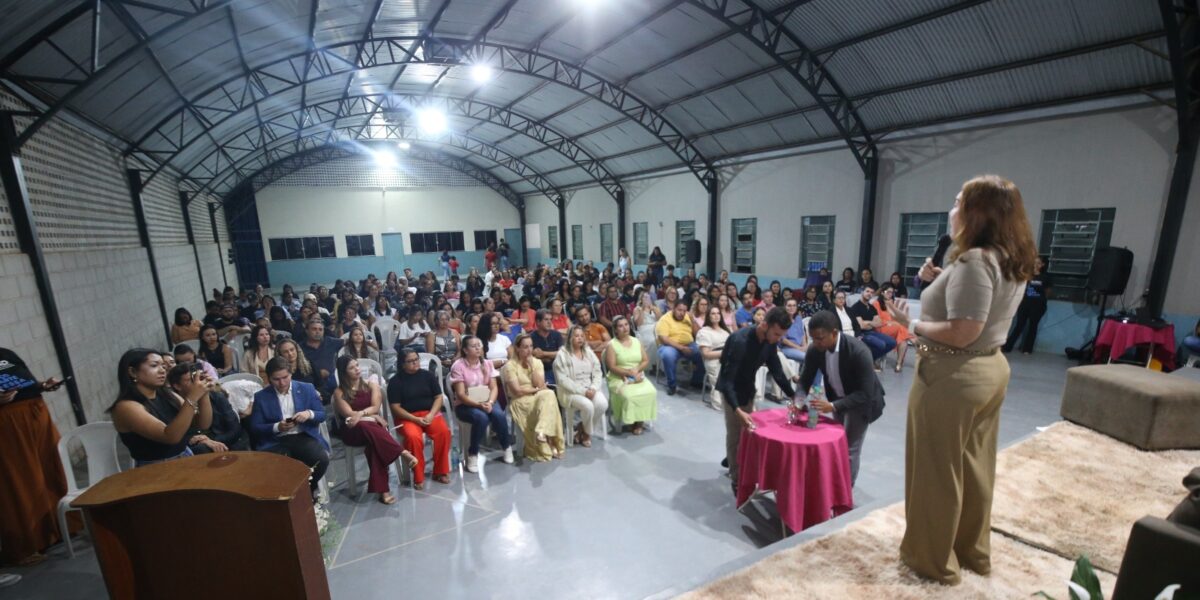 Secretária de Educação emociona estudantes com sua trajetória de vida em palestra sobre ‘Histórias que Inspiram’