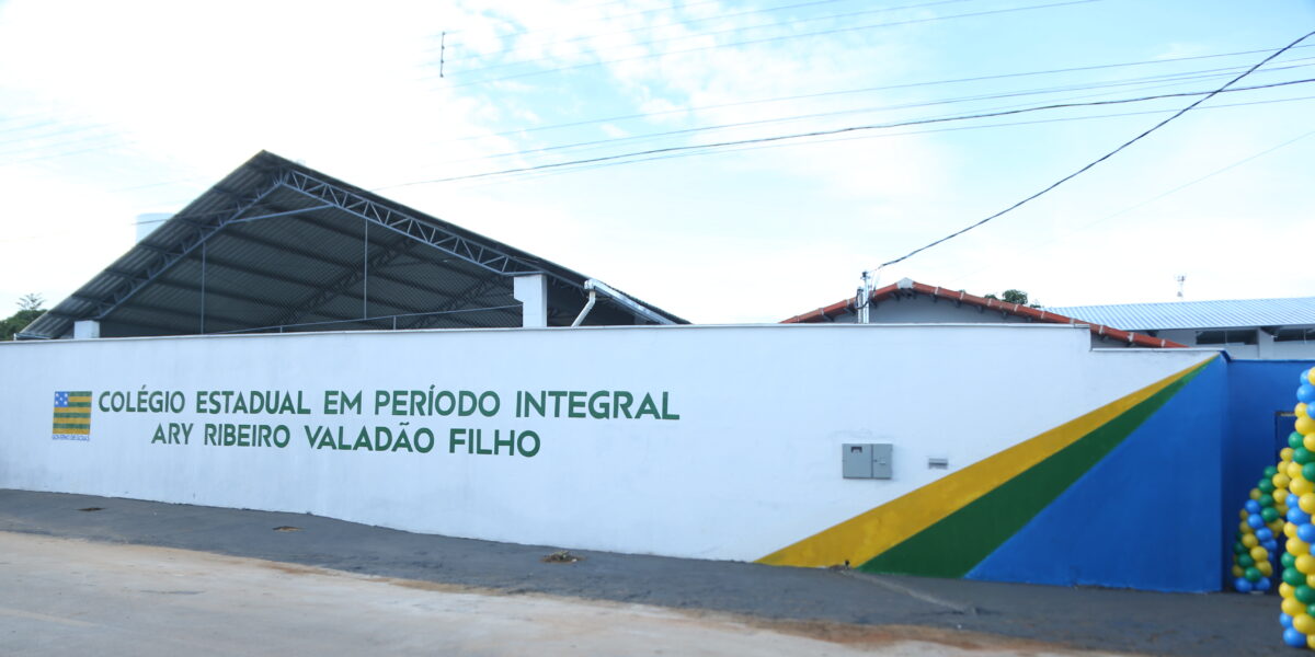 Comunidade escolar de Iaciara comemora inauguração da nova sede do Colégio Estadual Ary Ribeiro Valadão Filho