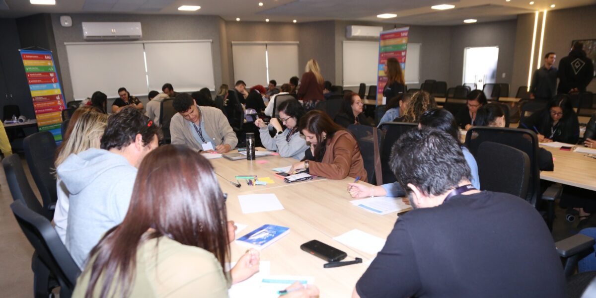 Encontro reúne educadores da rede estadual em dois dias de atividades em Goiânia