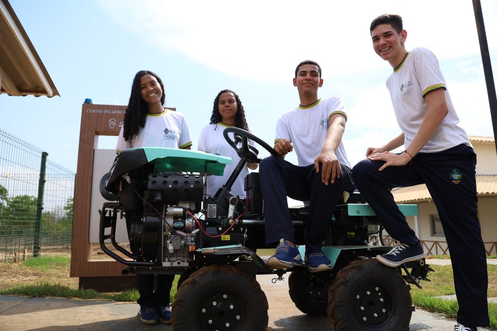 Alunos do Agrocolégio encerram o ensino médio já como técnicos em agriopecuária. (Foto: Davi Galvão/Seduc)