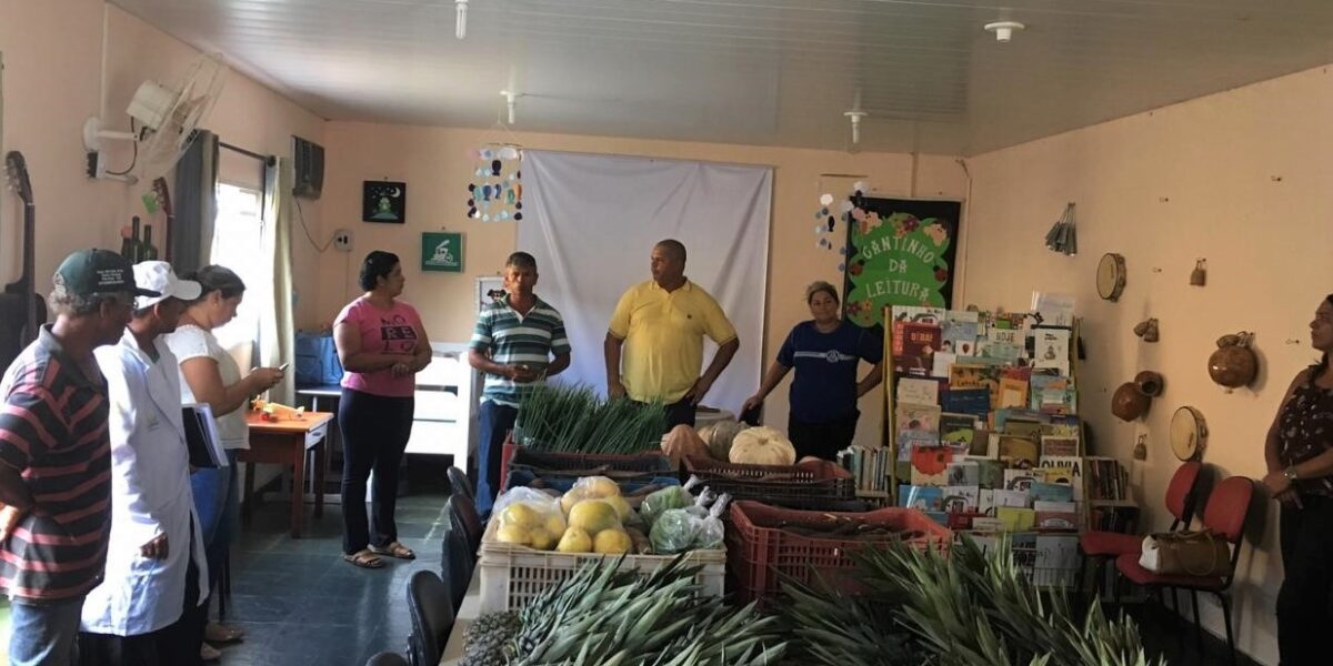 Emater integra programa de doação de alimentos em Vila Boa