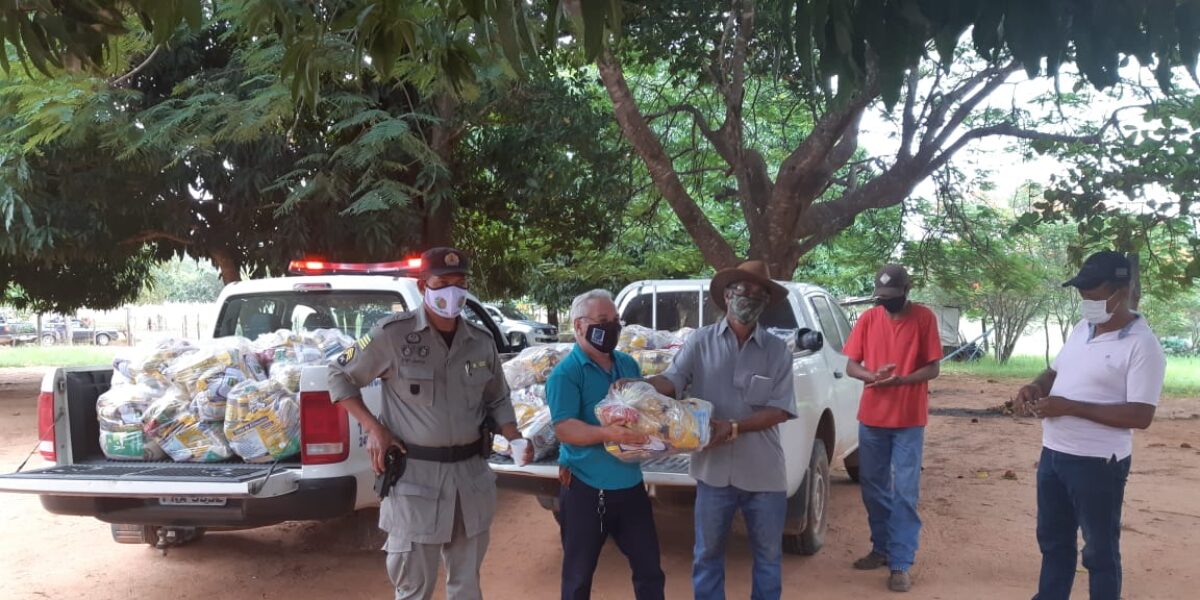 Emater e Seapa distribuem mais cinco toneladas de alimentos a famílias do Nordeste goiano
