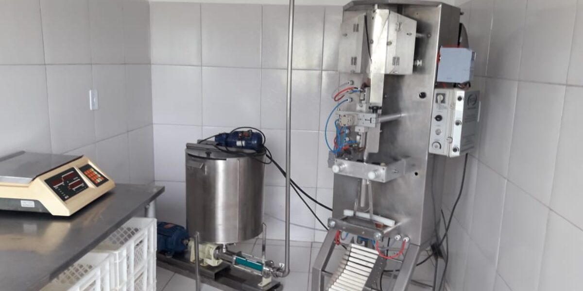 Produtora de assentamento assistida pela Emater inaugura agroindústria de polpa de frutas em Guapó