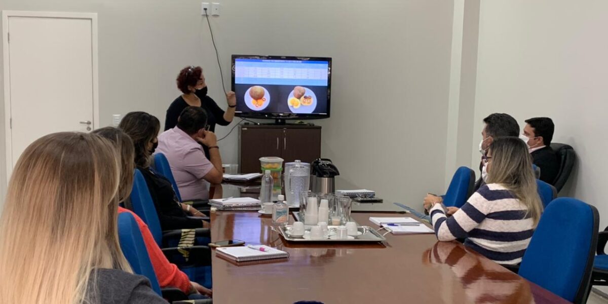 Pesquisadora apresenta histórico e novidades da pesquisa do pequi sem espinhos