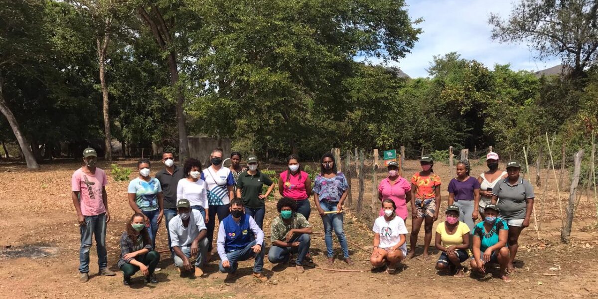 Goiás Social leva conhecimentos técnicos sobre avicultura e olericultura a quilombolas no Vão do Moleque