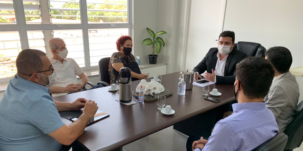 Emater e Crea-GO unem forças para difusão de resultados de pesquisas da Agência com pequi em Goiás