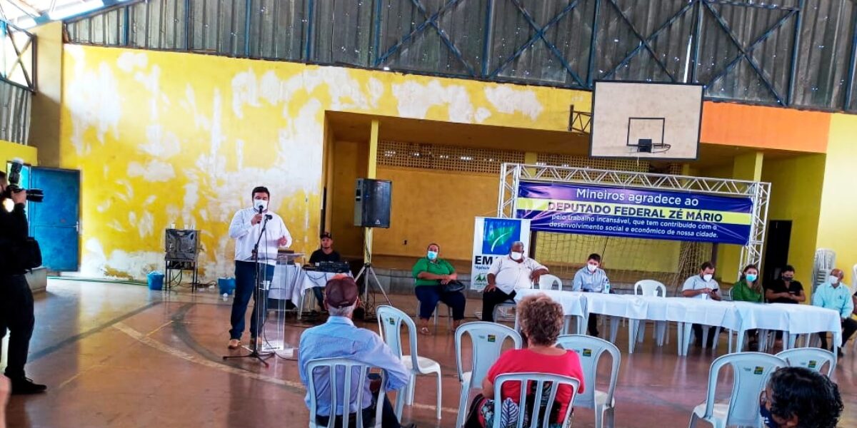 Comitiva do Governo de Goiás se reúne com agricultores familiares de Mineiros para apresentar projeto Cerveja de Mandioca