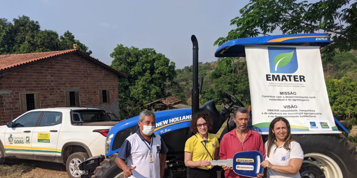 Agricultor familiar consegue trator por meio de projeto de financiamento elaborado pela Emater