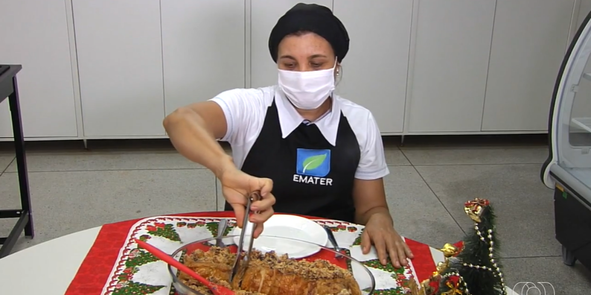 Extensionista da Emater ensina a fazer frango recheado e farofa de banana no Jornal do Campo