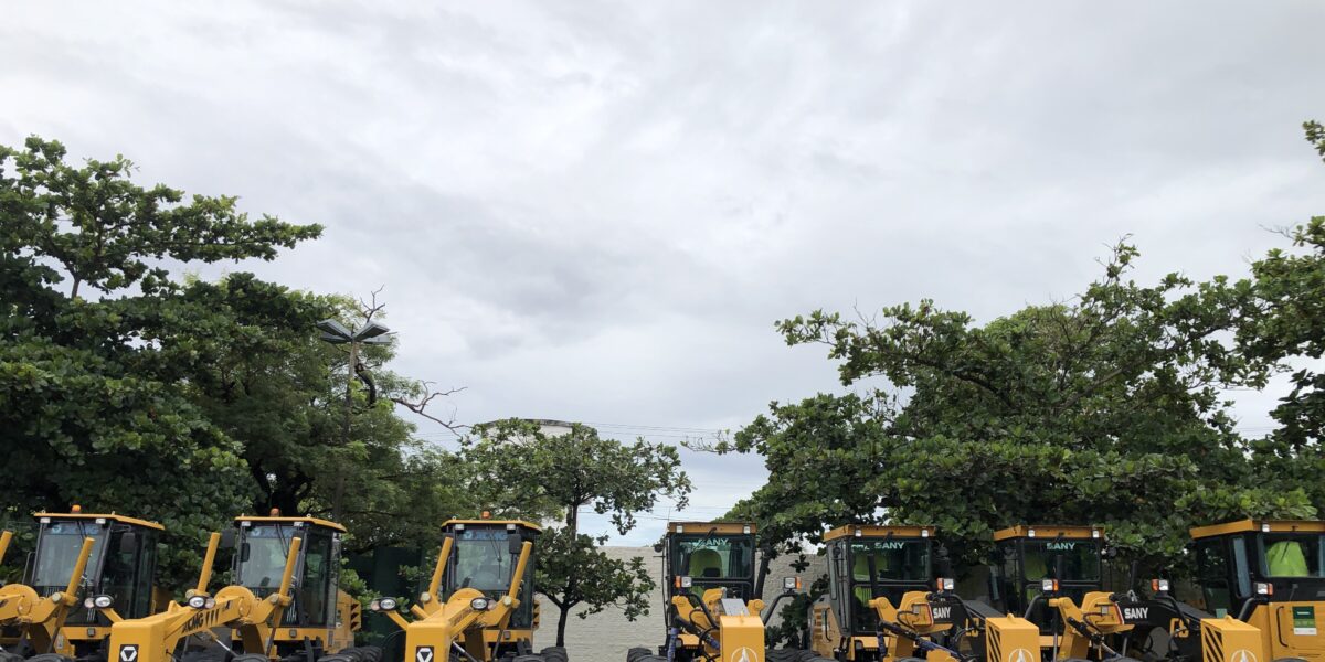 Governo de Goiás repassa oito motoniveladoras a prefeituras goianas, dentro do programa Mecaniza Campo