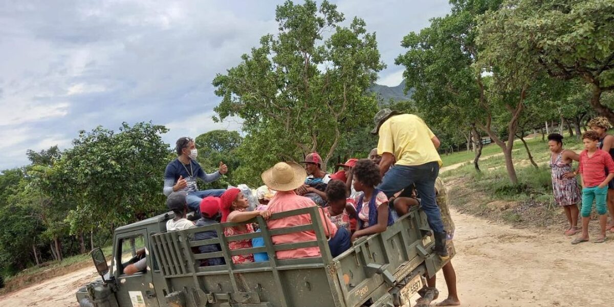 Força-tarefa do Governo de Goiás já levou 1,8 mil cestas básicas a famílias isoladas pelas chuvas
