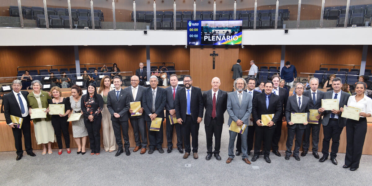 Engenheiros Agrônomos da Emater recebem homenagem na Assembleia Legislativa