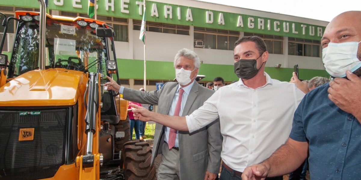 Mecaniza Campo beneficia 242 municípios com repasse de 824 máquinas e equipamentos