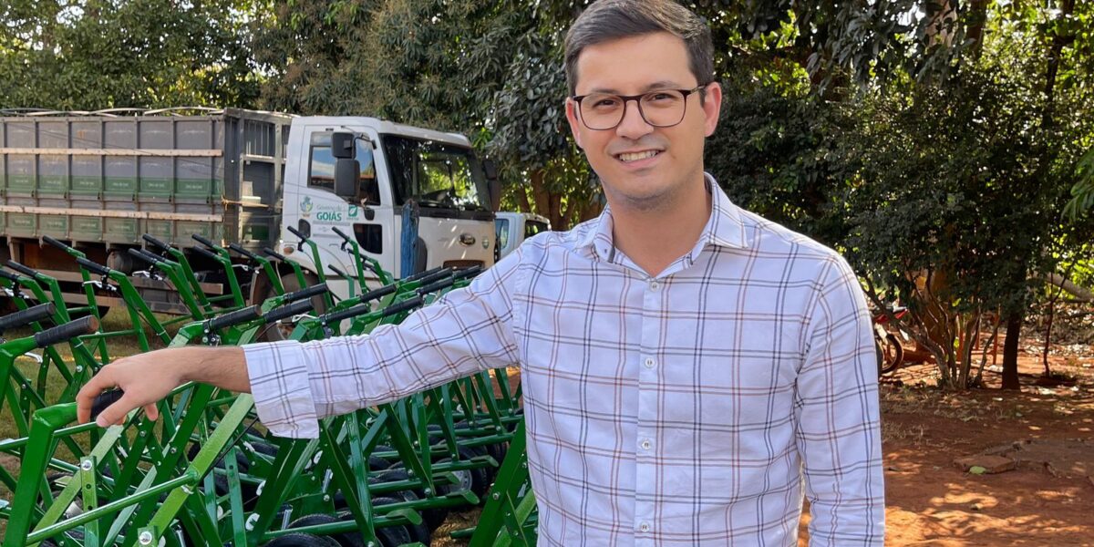 Emater recebe extratores de mandioca que serão entregues a produtores do nordeste goiano