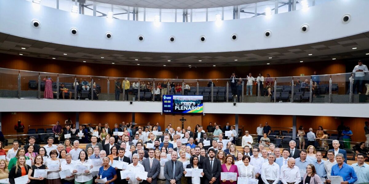 Servidores da Emater recebem homenagem na Alego