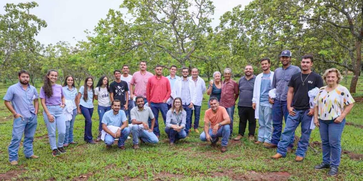 Alunos de Agronomia da UniBRAS visitam sede da Emater