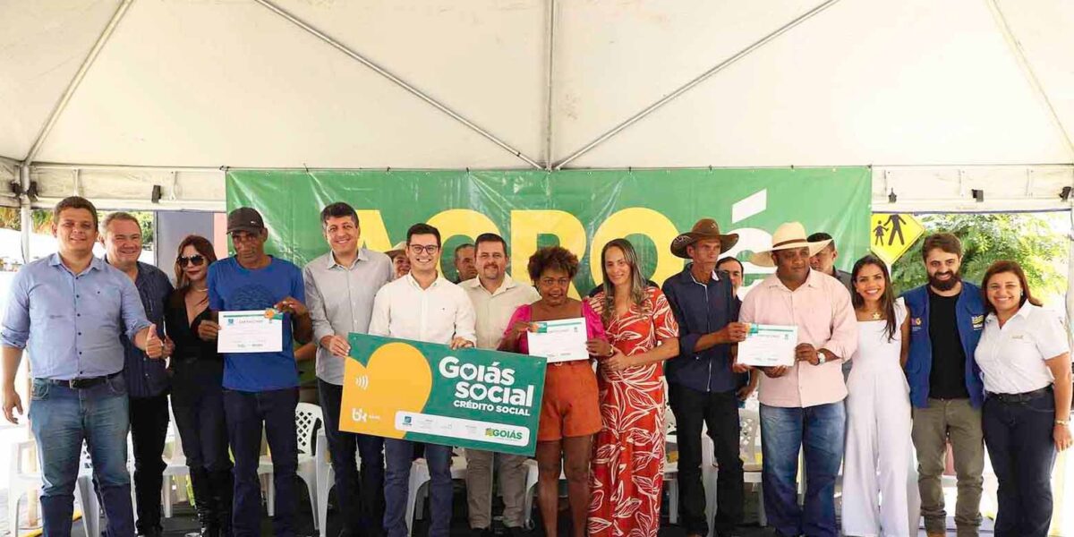 Governo de Goiás realiza a maior entrega em cartões do Crédito Social em Teresina de Goiás