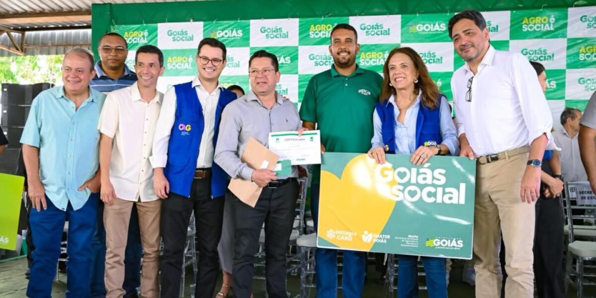 Gracinha Caiado entrega benefícios do Agro é Social em Mara Rosa