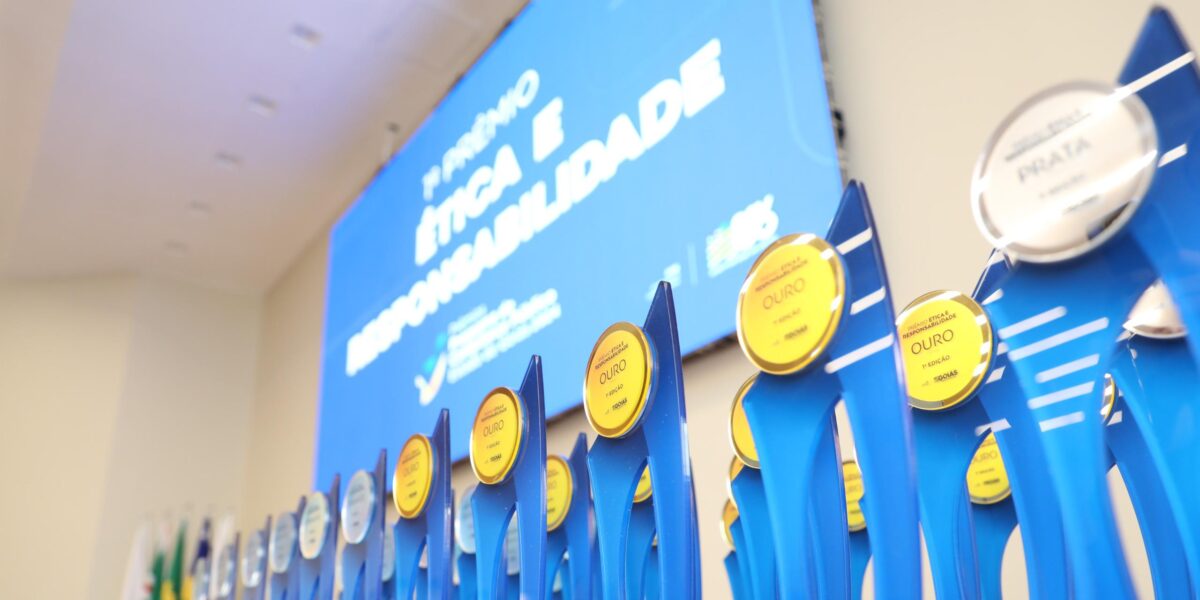 Secretaria do Entorno recebe Troféu Ouro no 1º Prêmio Ética e Responsabilidade