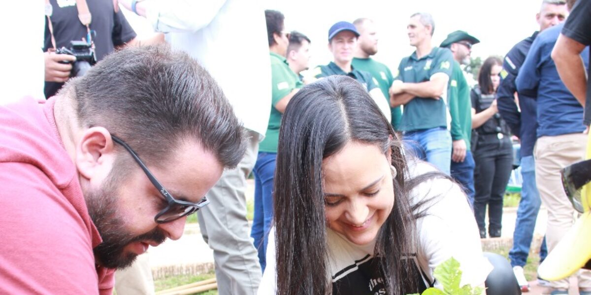 Águas Lindas inicia ações da Virada Ambiental com plantio de árvores