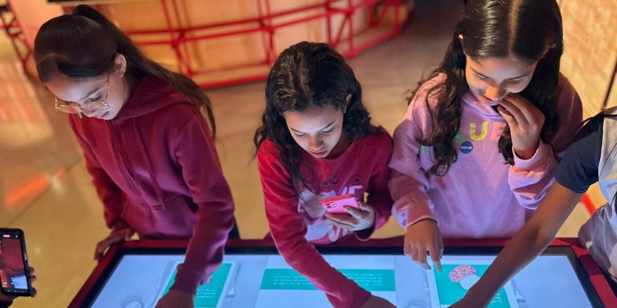 Crianças do Entorno mergulham na ciência e na tecnologia no SESI Lab, em Brasília