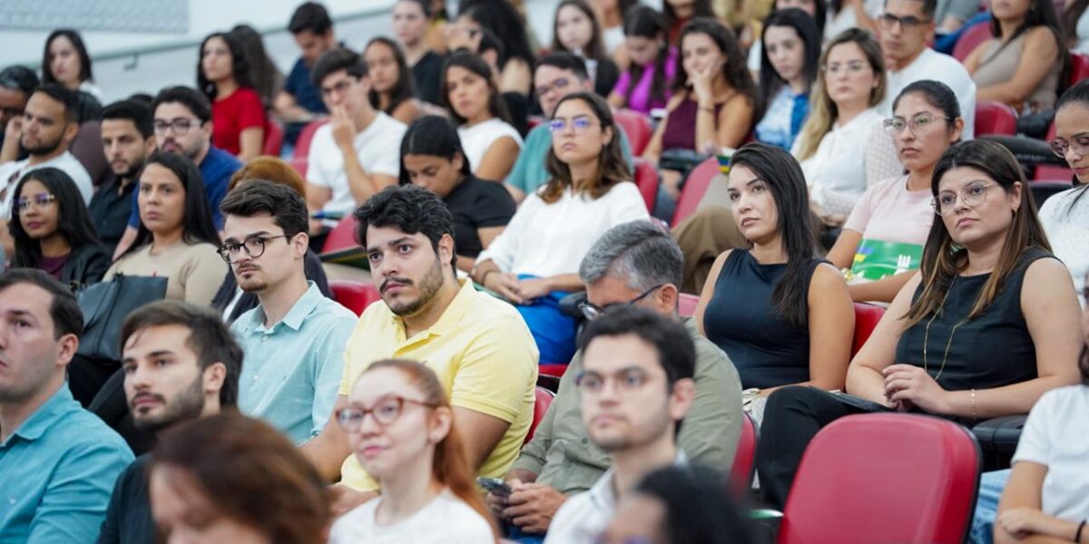 Auditório lotado marca acolhimento dos novos residentes da SES-GO na Escola de Saúde de Goiás